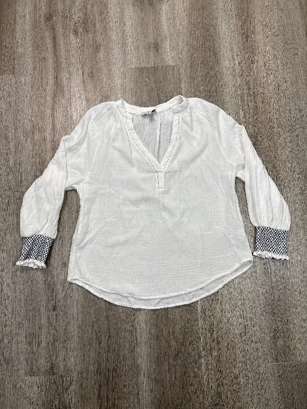 women's tops for those who want to add a touch of sophistication to their casual attireTop Long Sleeve By Evereve In White, Size: S